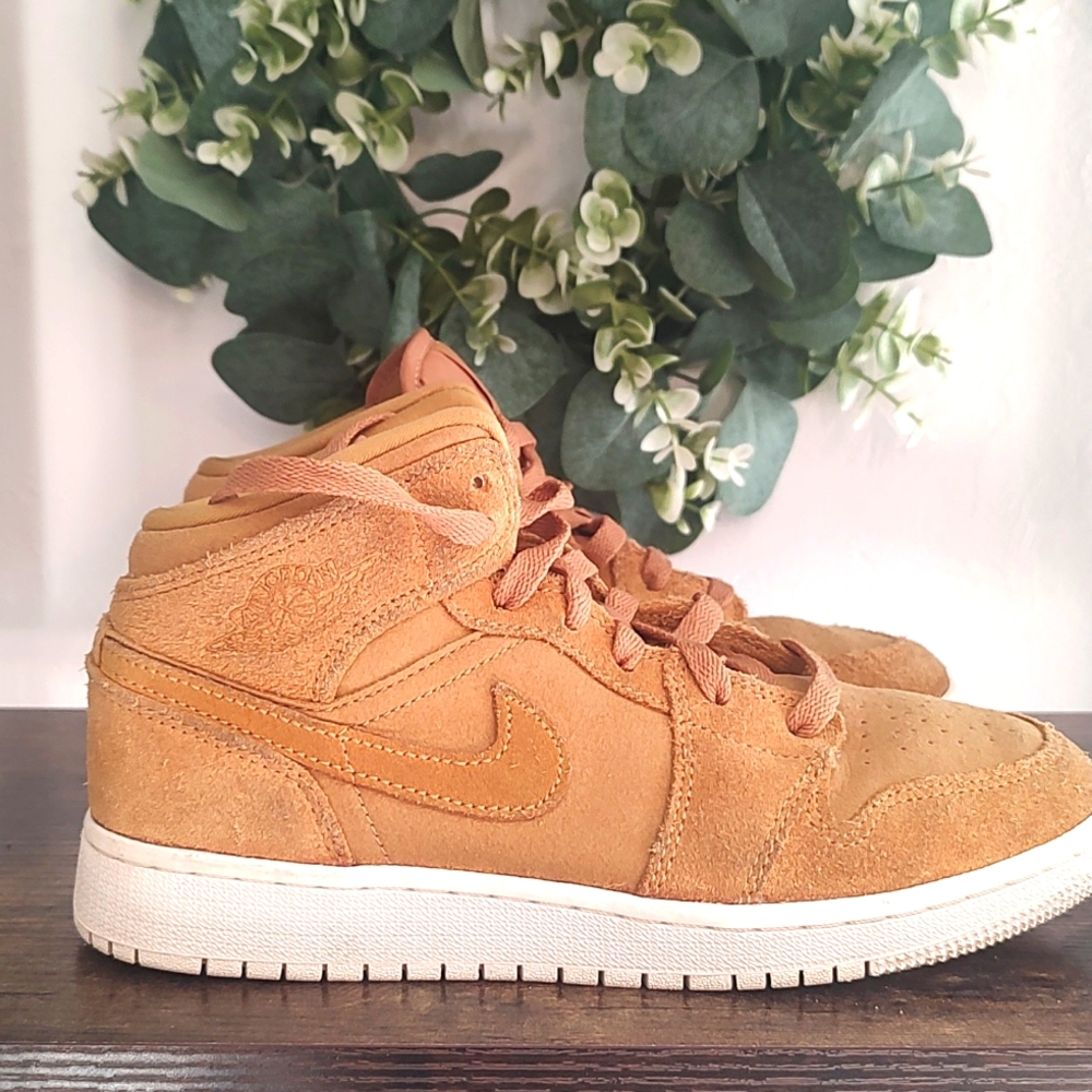 Nike Kids Air Jordan 1 Mid Wheat Golden Harvest Size 4.5Y